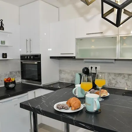 Deni Apartamento *